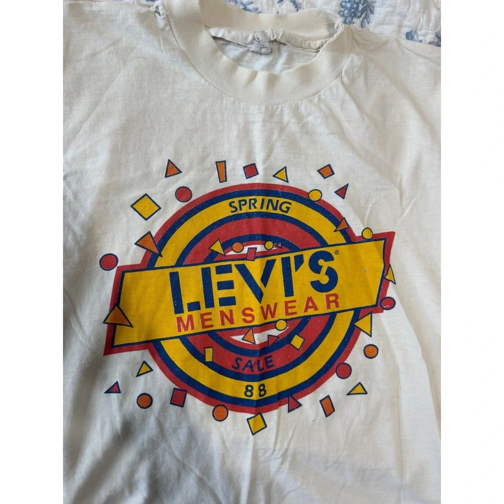 Vintage 1988 Levis Menswear Mervyns Spring Sale T-Shirt White Medium Distressed